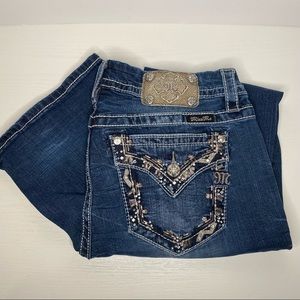 Miss Me jeans size 32. Mid-rise, curvy boot.